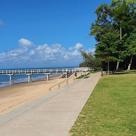 Villa Venezia Apt 3 - Spacious Hervey Bay Beachfront Apartment Exteriör bild