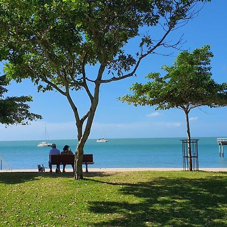 Villa Venezia Apt 3 - Spacious Hervey Bay Beachfront Apartment Exteriör bild