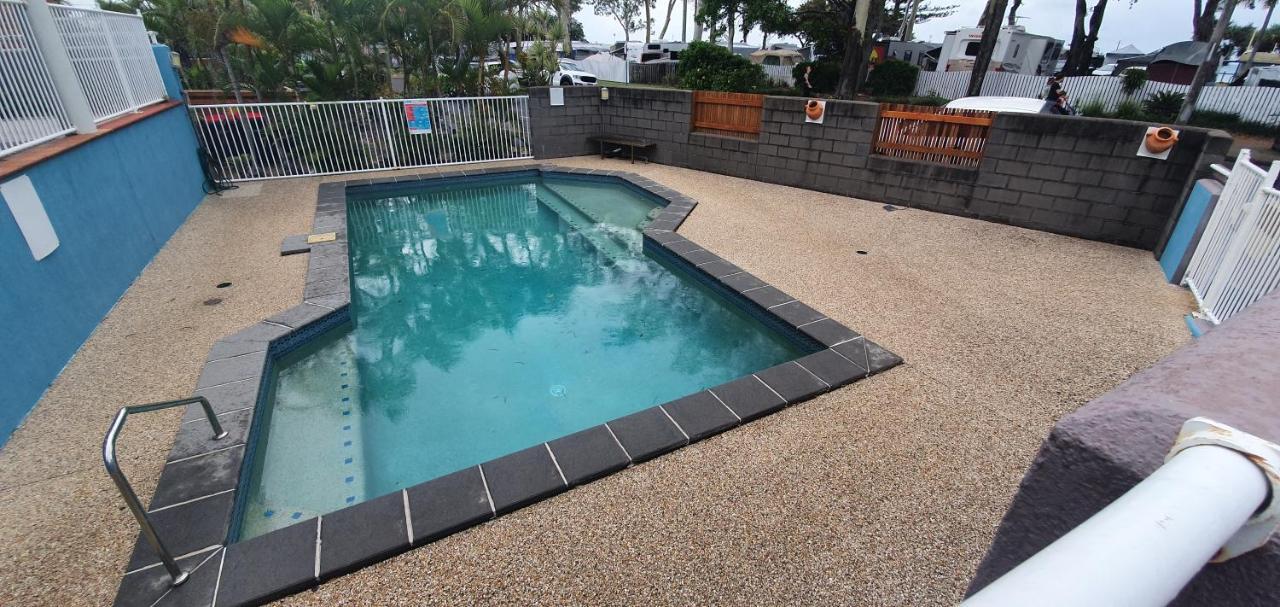 Villa Venezia Apt 3 - Spacious Hervey Bay Beachfront Apartment Exteriör bild