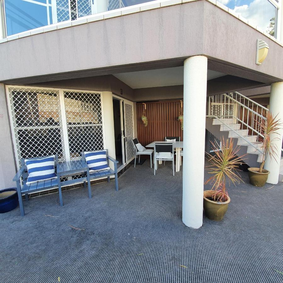 Villa Venezia Apt 3 - Spacious Hervey Bay Beachfront Apartment Exteriör bild