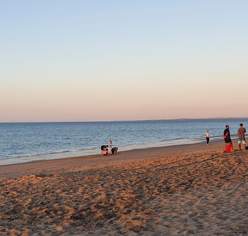 Villa Venezia Apt 3 - Spacious Hervey Bay Beachfront Apartment Exteriör bild