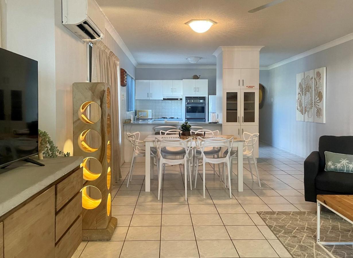 Villa Venezia Apt 3 - Spacious Hervey Bay Beachfront Apartment Exteriör bild