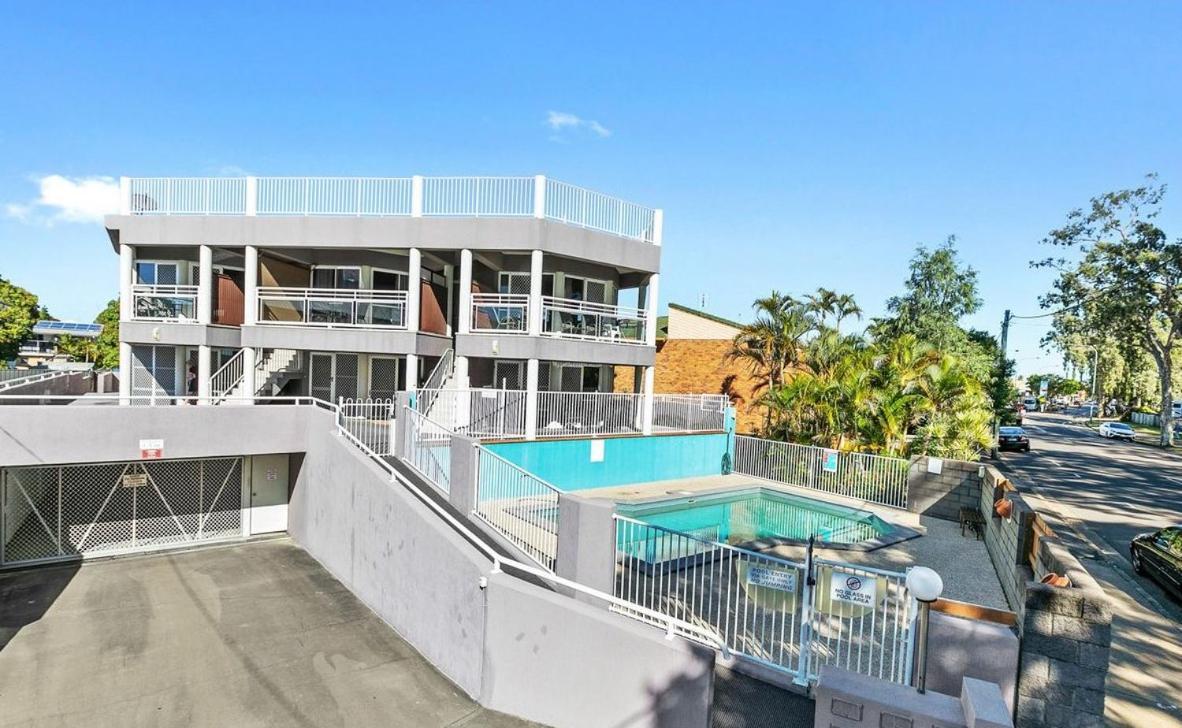 Villa Venezia Apt 3 - Spacious Hervey Bay Beachfront Apartment Exteriör bild